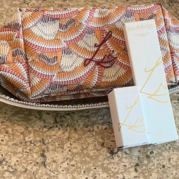 Lisa Eldridge lipstick in ‘Lisa’ and lip pencil in color 2C - Picture 2 of 4